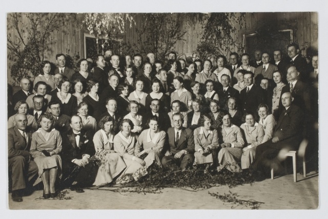 Naiskodukaitse Tõrva jaoskonna pidustused suvistepüha paiku, grupipilt