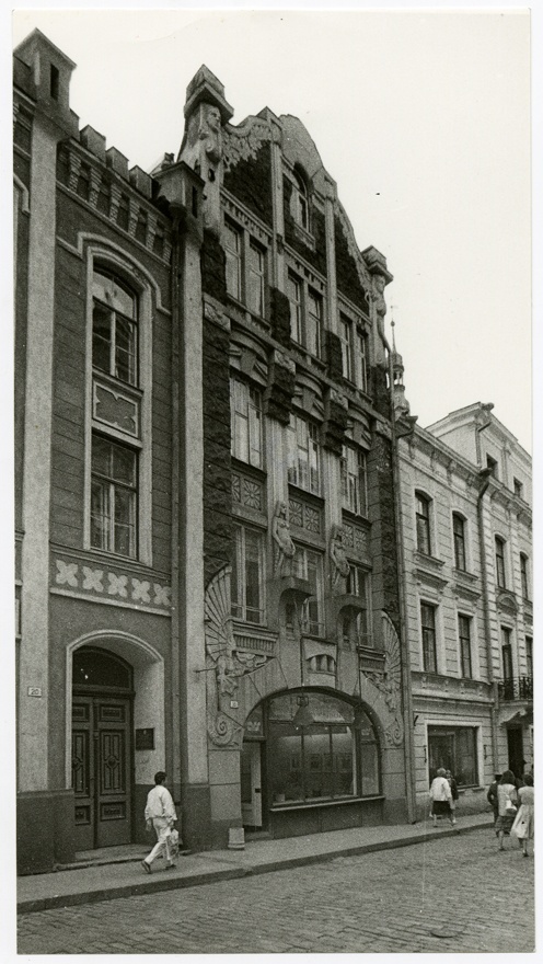 Elamu vanalinnas, nn Draakoni galerii hoone, fassaadivaade. Arhitekt Jacques Rosenbaum