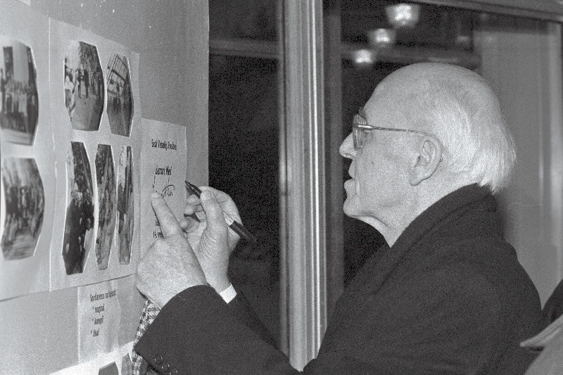 Lennart Meri Jõgeva Sordiaretuse Instituudis.