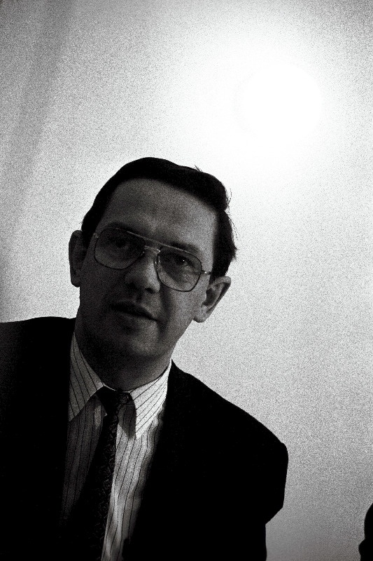 Andres Vaustin avab oma näituse "Salong" teatris.