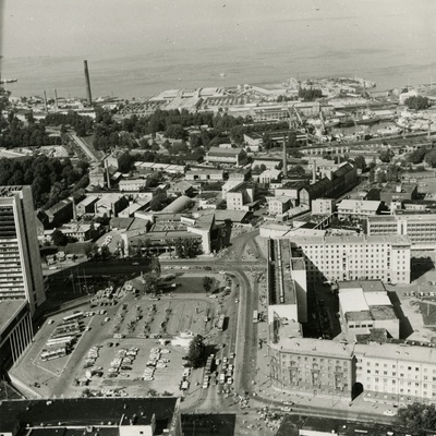 Õhuvaade Tallinna kesklinnale: Viru väljak, Postimaja, Rotermanni kvartal  similar photo