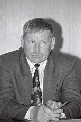 Väino Sarnet, erastamisagentuur.  similar photo