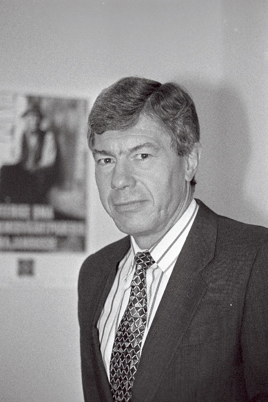 Peter Müth, Phare programmi konsultant.