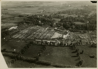 Laululava (hävinud), õhuvaade lauluväljakule, laulukaar paremal. Arhitekt Karl Burman  similar photo