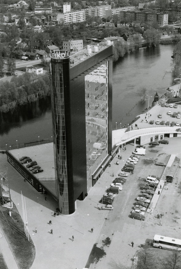 Äri- ja büroohoone, Emajõe ärikeskus, aerofoto. Arhitekt Indrek Vainu, kaasautor Lauri Saar, Toomas Pakri (AB Kalle Rõõmus)