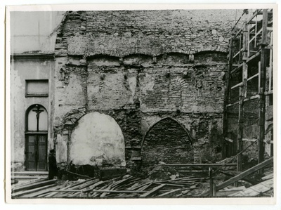 All-city. Dismantling the western stone of the Dominican monastery in 1920s.  duplicate photo