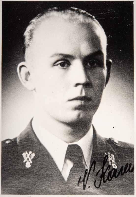 Eesti Vabariigi Sõjaväe Tehnikakool.Pürotehnikaklassi lõpetanud nooremleitnantide portreefotod. Villibald Karuse (1914-1979).