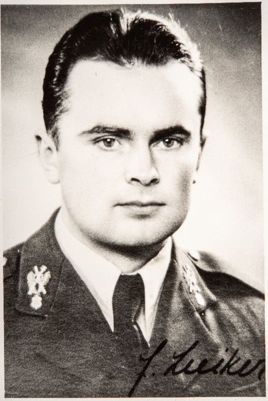 Eesti Vabariigi Sõjaväe Tehnikakool.Pürotehnikaklassi lõpetanud nooremleitnantide portreefotod.Jüri Luiker (1913- 1967)