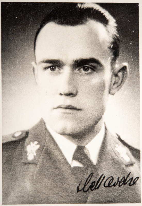 Eesti Vabariigi Sõjaväe Tehnikakool.Pürotehnikaklassi lõpetanud nooremleitnantide portreefotod. Heino Maidre (1914- 1980).