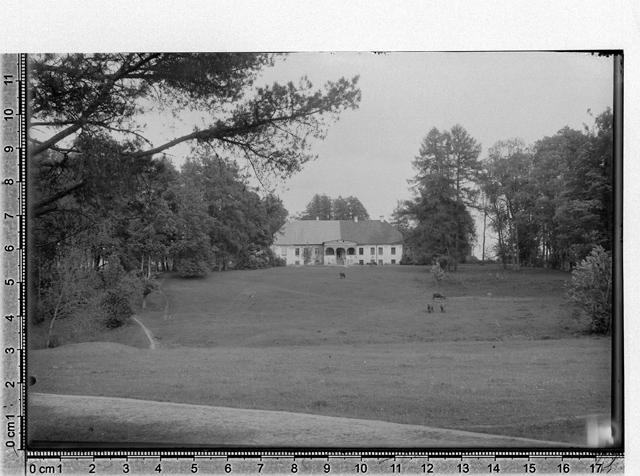 Helme mõis, vaade Helme lossivaremetelt mõisahoonele