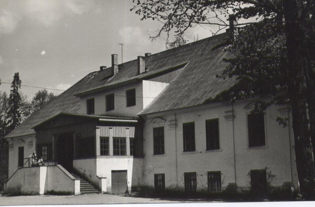 Helme Põllutöökooli peahoone