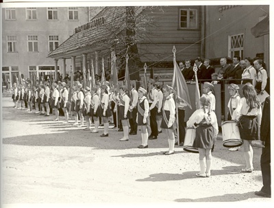 foto, pioneeriorganisatsiooni 50. aastapäevale pühendatud paraad Paides 1972.a.  similar photo