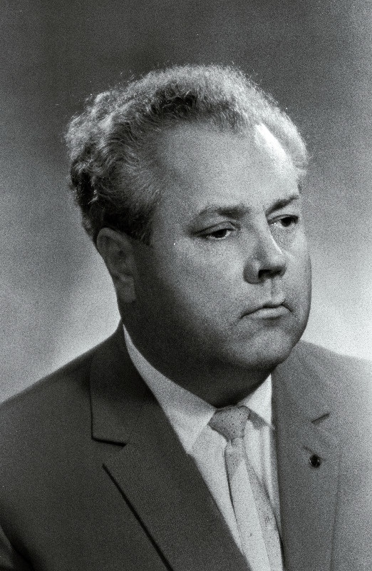 Vader, Artur - Eesti NSV Ülemnõukogu kaheksanda koosseisu saadik, Eesti NSV Ülemnõukogu Presiidiumi esimees.