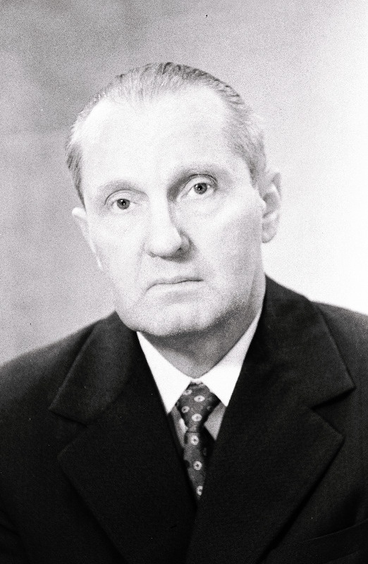 Jürgens, Feliks - Eesti NSV kohaliku tööstuse minister.