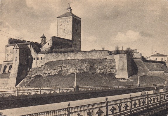 Hermanni kindlus, Narva puusild