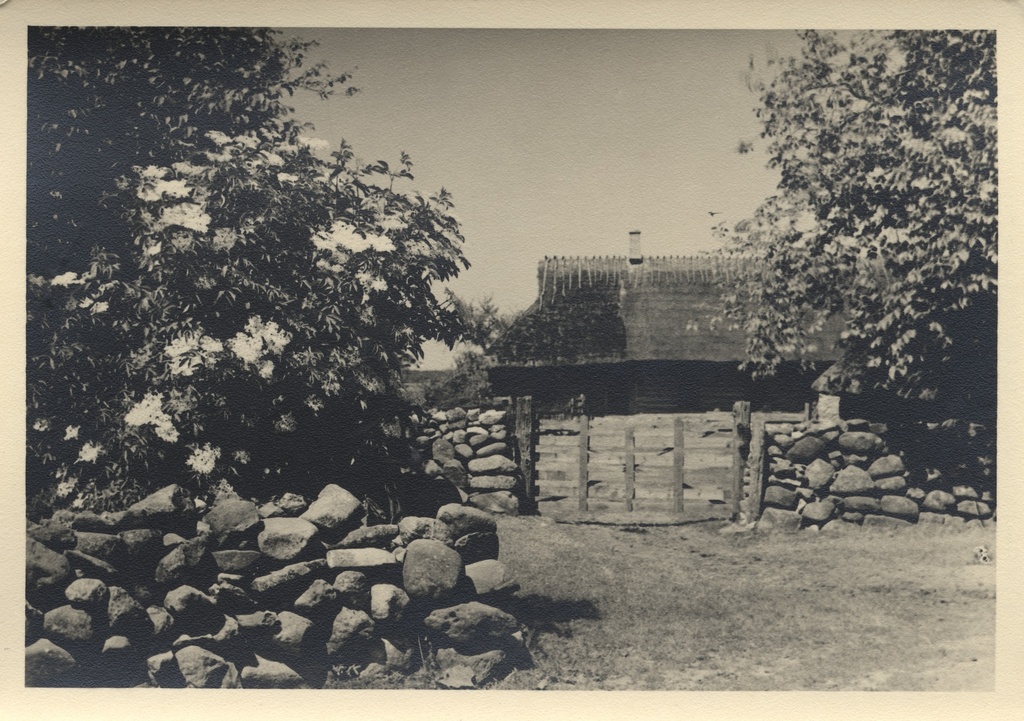 Estonia : Estonia : Building of an older farm : island of Saaremaa
