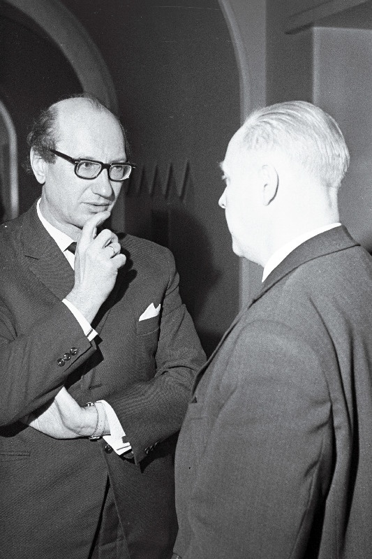 Eesti NSV Heliloojate Liidu VIII kongressi vaheajal, vasakul helilooja Leo Normet.