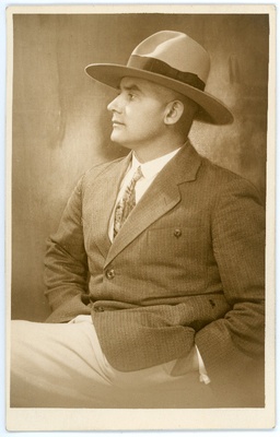 Johannes Vares. Ateljeefoto  duplicate photo