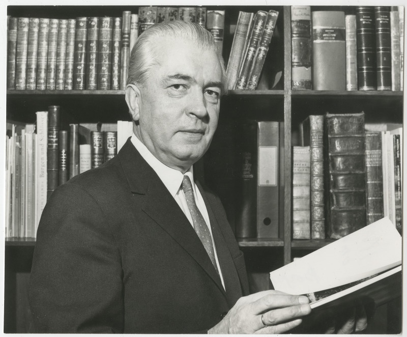 Professor Armin Tuulse oma toas Sköndalis