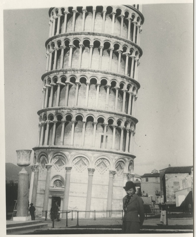 Liidia Tuulse Pisa torni ees