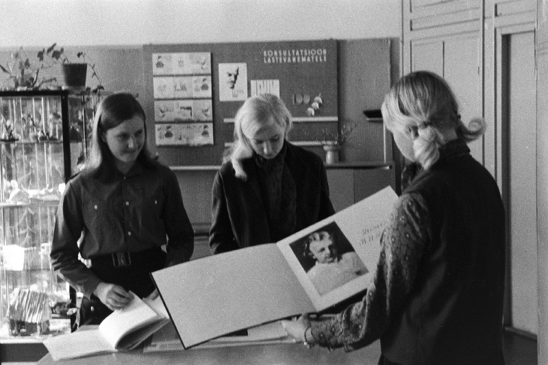 Tallinna Pedagoogilise Kooli õpilased.