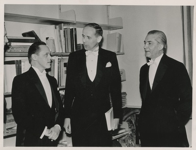 Armin Tuulse, Gerhard Eimer ja teised vestlemas  similar photo