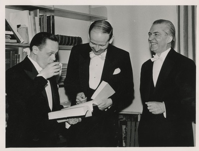 Armin Tuulse, Gerhard Eimer ja teised vestlemas  similar photo