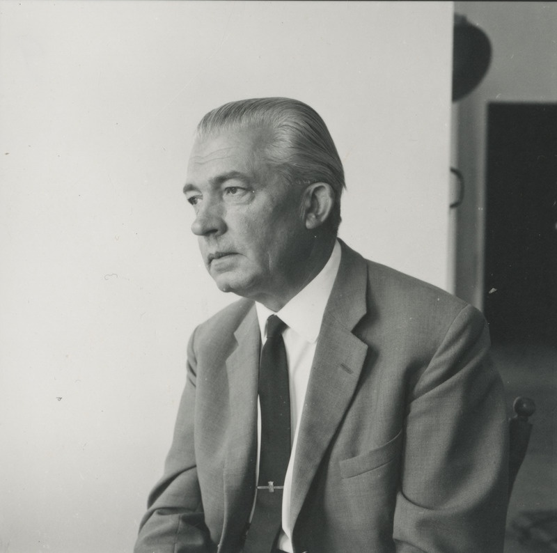 Armin Tuulse istumas toolil