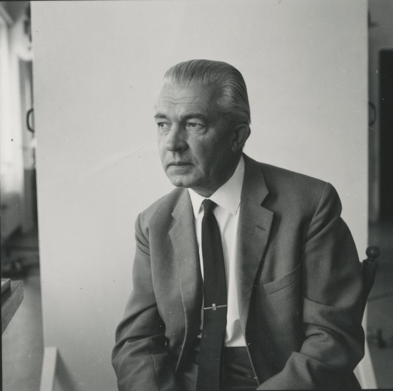 Armin Tuulse istumas toolil