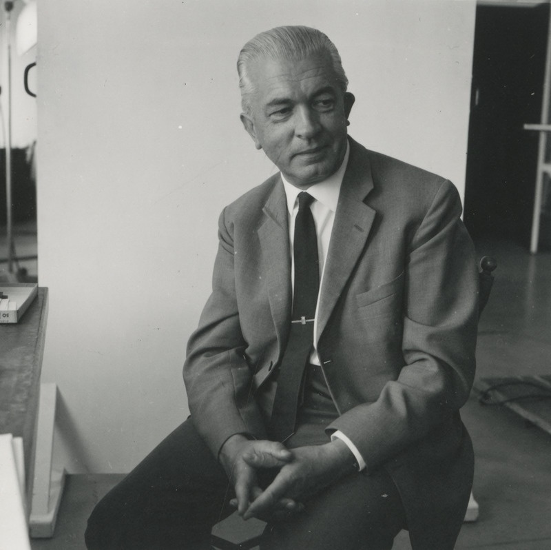 Armin Tuulse istumas toolil