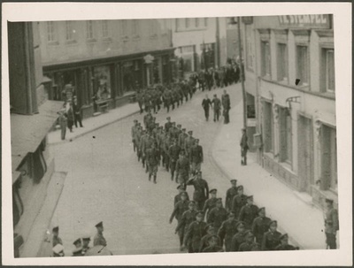 24. juulil 1940 toimunud rongkäik Tallinnas  similar photo