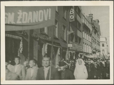 24. juulil 1940 toimunud rongkäik Tallinnas  similar photo