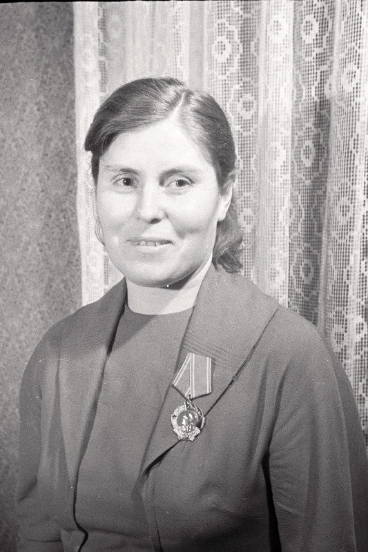 Busteljova, Nadežda - Pärnu Linaketrus- ja Kudumisvabriku kuduja, Lenini ordeni kavaler .