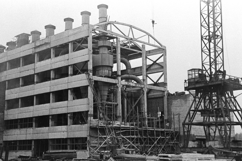 Oru Turbakombinaadi briketitehase II ehitusjärk.
