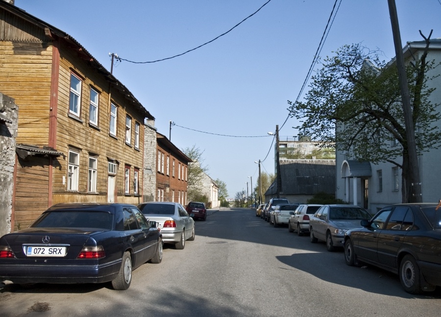 Lasnamäe - Sikupilli, Kivimurru tänav, vaade maja nr. 12 juurest kesklinna suunas. rephoto