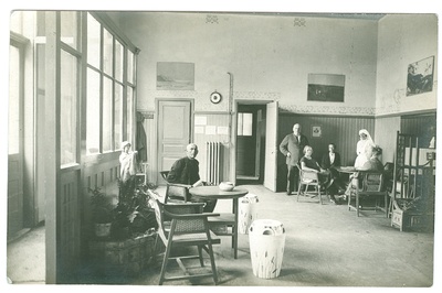 Foto. Haapsalu mudaravi. Fotomontaaz "Kuurort Haapsalu 1932.a." Dr. Arroneti  & Co mudaravila fuajee.
Foto: Jaan Vinnal.  similar photo
