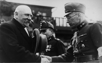 Soome president P.E. Svinhufvud külaskäigul Tallinnas.  similar photo