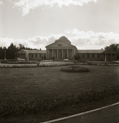 Pärnu mudaravila, vaade. Arhitekt Olev Siinmaa; fassaadid Erich von Wolffeldt ja Aleksander Nürnberg  similar photo