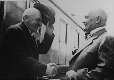 Soome president P.E. Svinhufvud saabub külla riigivanem K. Pätsile. Vastuvõtt Oru jaamas.  duplicate photo