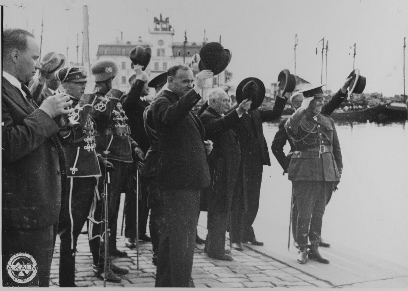 Soome presidendi P.E. Svinhufvudi lahkumine Tallinnast. Saatjad kail.