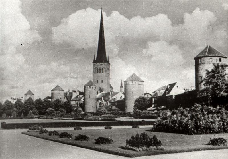 Vaade Tallinna vanalinnale.Tornide väljak ja Oleviste kirik.