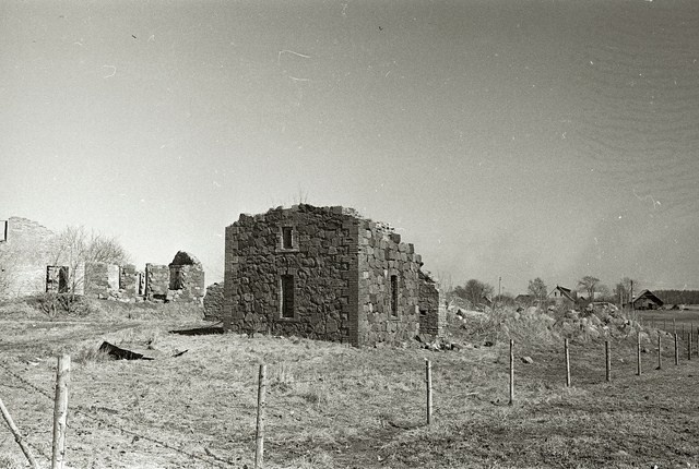 Ontika manor adjacent building Ida-Viru county Kohtla municipality Ontika village