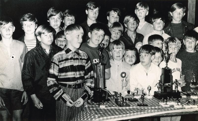 Spordipäevad Eesti Külas Long Islandil. Noormeeste autasustamine.