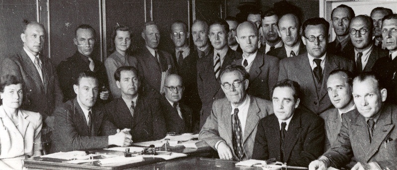 Eesti põgenikud Geislingeni DP (displaced persons) laagris. Laagri juhtkond.