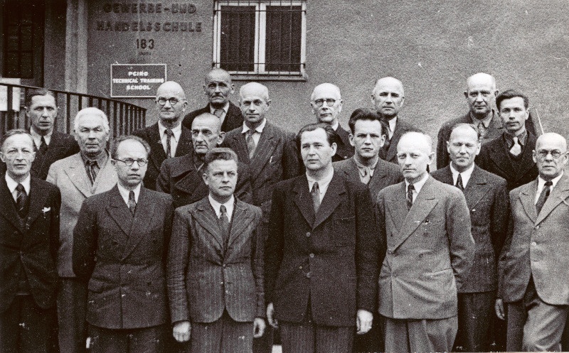 Eesti põgenikud Geislingeni DP (displaced persons) laagris. Laagri juhtkond.