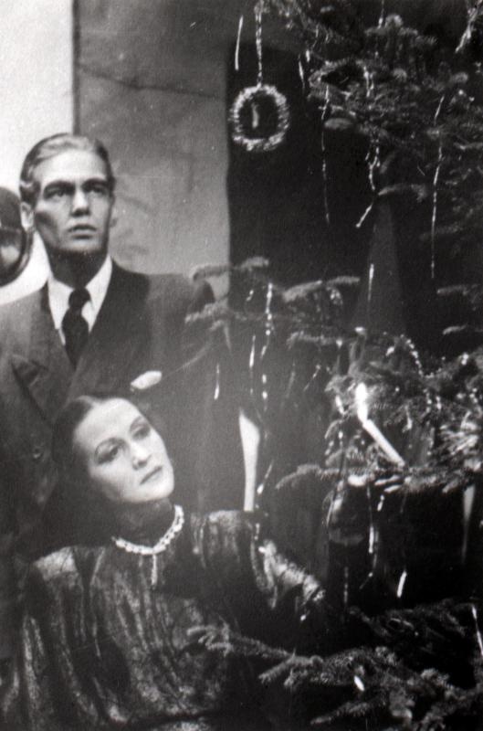 Elu paguluses.Näitlejad Salme Lott ja Erich Tõnisson.