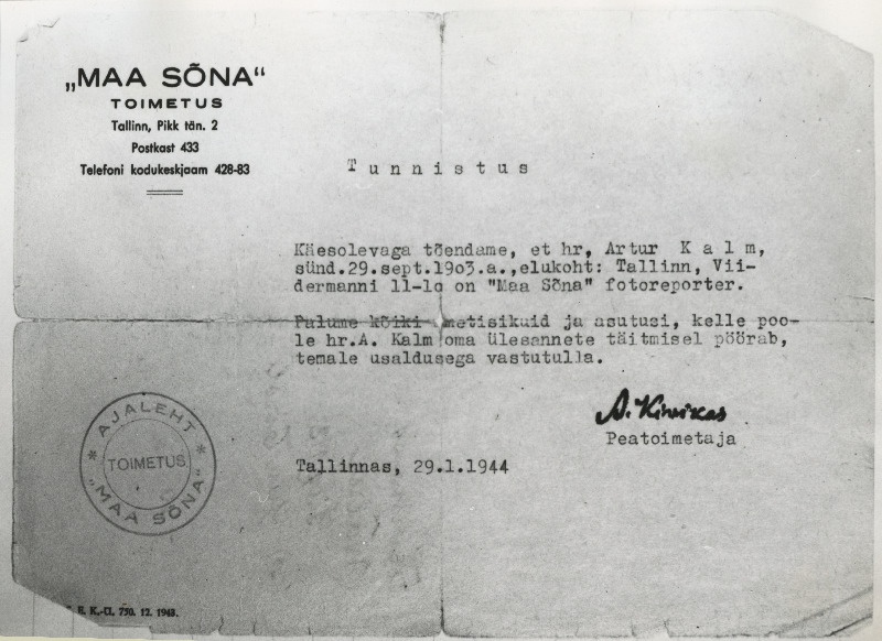 Fotograaf Artur Kalmule välja antud fotoreporteri tunnistus "Maa sõna" peatoimetaja A.Kivikase poolt.