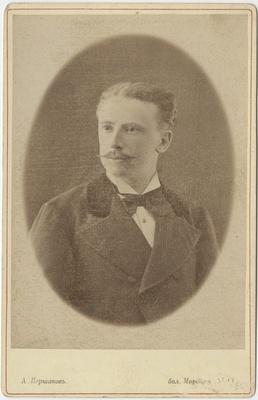 Tundmatu mehe rindportree  duplicate photo