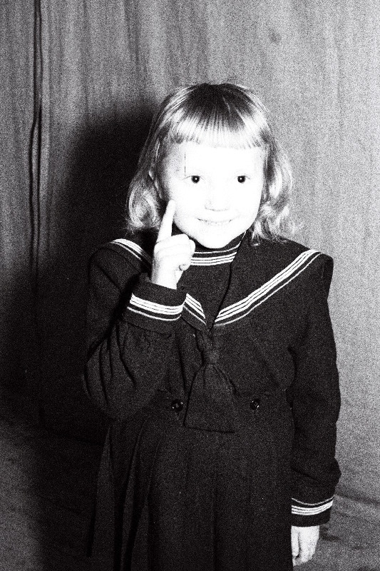 Paide rajooni isetegevuskollektiivide ülevaatus. Lõõla külanõukogu 1. Mai kolhoosnik V. Allikas esinemas.