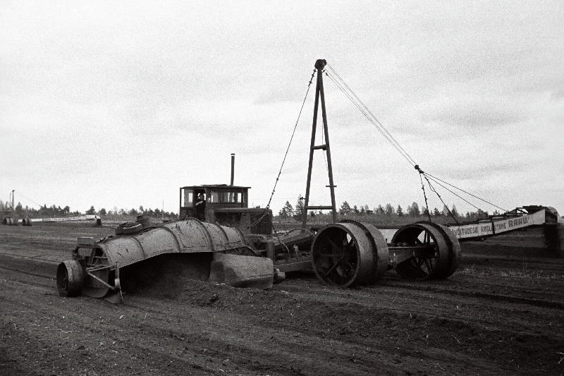 Turbalõikamine Tootsi turbaväljadel.